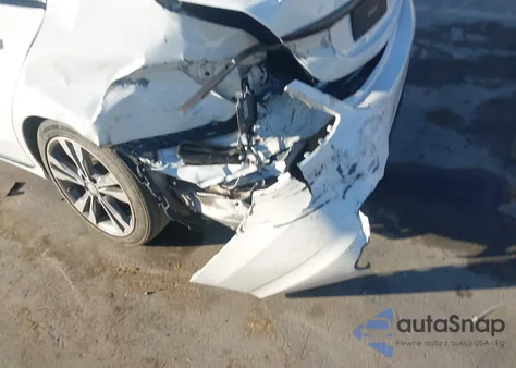 2017 Mercedes-Benz C 300 z USA, uszkodzony, nr VIN 55SWF4JB1HU179161